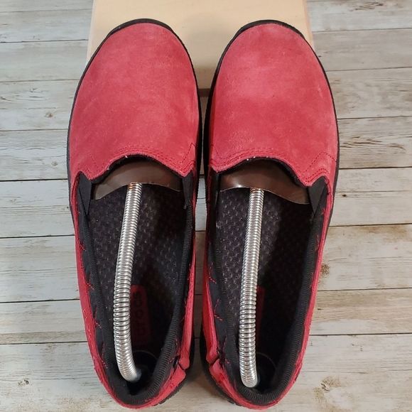 Crocs Any Weather AnyWeather Suede Loafers Slip On Shoes True Red/Black 7.5 7½ - Picture 6 of 8